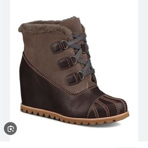 EUC UGG Alasdair Wedge Shearling Boots